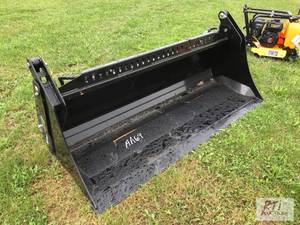 lot 111 image: Future 6ft MP bucket for skid loade...