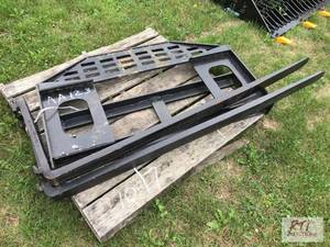 lot 153 image: Future light duty pallet forks for ...