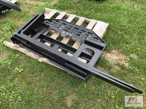 lot 156 image: Future light duty skid loader palle...