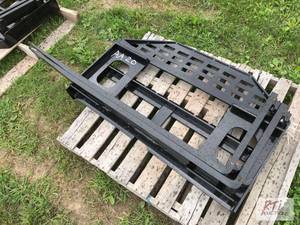 lot 157 image: Future light duty skid loader palle...
