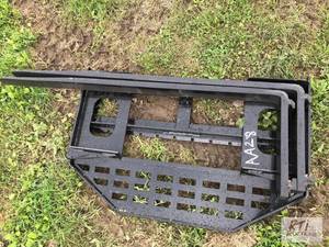 lot 161 image: Future light duty skid loader palle...