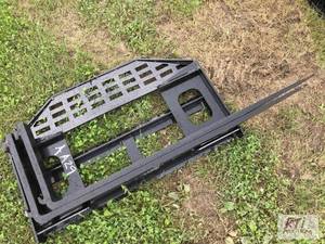 lot 162 image: Future light duty skid loader palle...