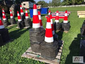 lot 258 image: 50X Traffic cones with reflectors, ...