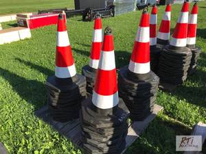 lot 259 image: 50X Traffic cones with reflectors, ...