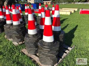 lot 260 image: 50X Traffic cones with reflectors, ...