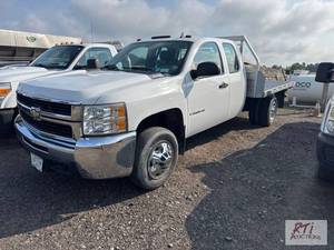 lot 2 image: 2008 Chevy Silverado 3500HD extende...