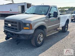 lot 8 image: 2005 Ford F-250 XL pickup truck....