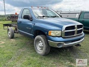 lot 9 image: 2003 Dodge Ram 2500 cab and chassis...