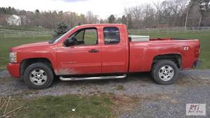 lot 12 image: 2011 Chevy Silverado 1500 extended ...