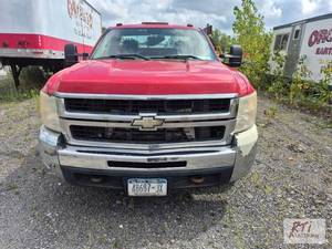 lot 13 image: 2008 Chevrolet Silverado Pickup Tru...