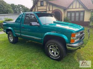 lot 15 image: 1995 Chevy Silverado 1500 regular c...