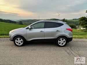 lot 27 image: 2013 Hyundai Tucson GLS. VINKM8JUC...