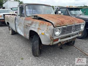 lot 30 image: 1969 International Harvester 200...