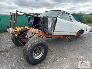 lot 32 image: Ford El Camino body mounted on Chev...