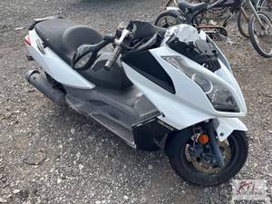 lot 33 image: 2011 KYMCO Downtown 300i motorcy...