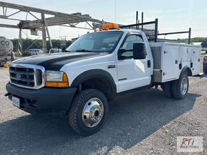 lot 50 image: 2001 Ford F-450 XL Super Duty utili...