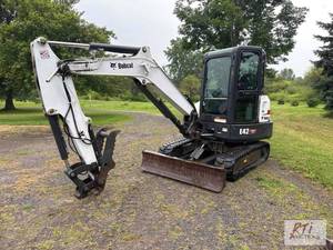 lot 70 image: 2016 Bobcat E42 excavator. 2151 hou...