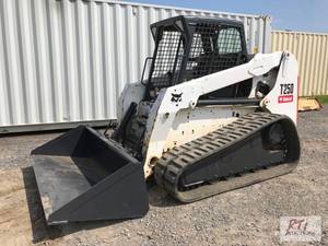 lot 74 image: 2007 Bobcat T250 tracked skid loade...