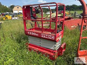 lot 92 image: 2016 MEC 1330SE electric scissor...