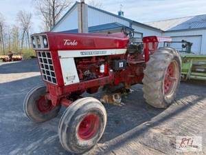 lot 102 image: International Harvester Turbo 1066 ...