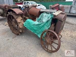 lot 106 image: McCormick-Deering&nbsp10-20 tracto...