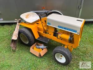 lot 127 image: Cub Cadet 122 lawn tractor. Has bee...