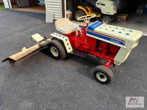 lot 128 image: Cub Cadet lawn tractor. Completely ...