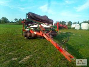 lot 140 image: Brillion X-108 Packer. 25FT Field r...