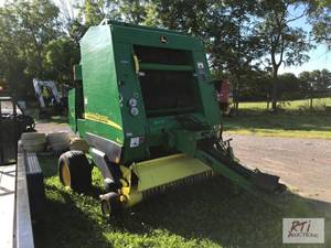 lot 143 image: John Deere 582 silage special round...