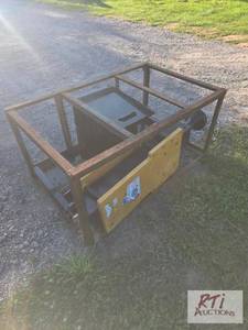 lot 168 image: NEW AGT PD750 hydraulic post pounde...