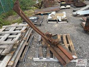 lot 189 image: 4 foot ATV plow. This item is locat...