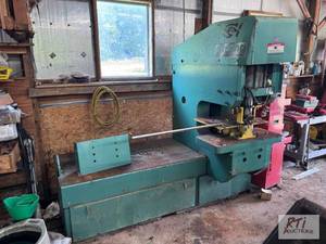 lot 208 image: Piranha PII 140 ironworker. 140 ton...