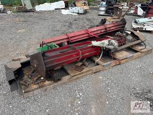 lot 246 image: Gilbarco car lift. 7,000 lb lift...