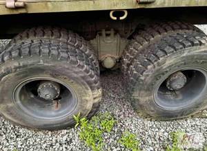 lot 253 image: 10X Goodyear G177 11R-20 deep snow ...