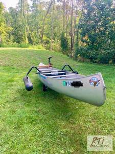 lot 270 image: 2000 Grumman Canoe. Outrigger kit, ...