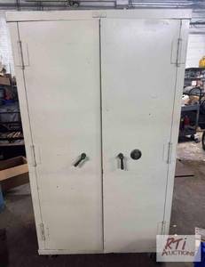 lot 280 image: Heavy-duty Allsteel safe with co...