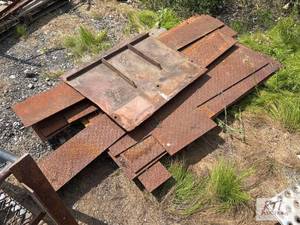 lot 316 image: Miscellaneous 14 inch diamond p...
