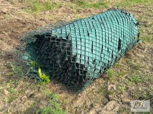lot 332 image: Roll of 6 foot chain link privac...