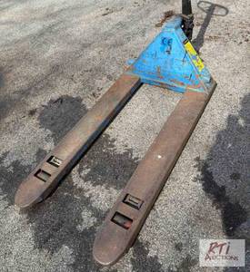 lot 345 image: HJ5500 pallet jack for parts or rep...
