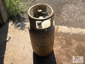 lot 348 image: Forklift propane tank. Operation...