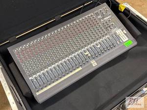 lot 431 image: Pioneer CSD. Peavey soundboard in h...
