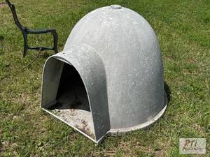 lot 455 image: Dogloo dog house. (Lot #2) This ite...