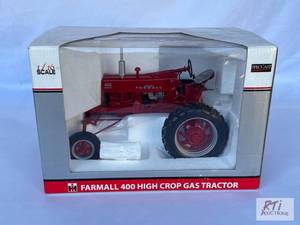 lot 2 image: Farmall 400 high crop gas tractor, ...