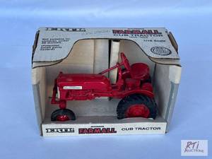 lot 4 image: Farmall Cub tractor, ERTL 116 scal...