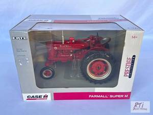 lot 7 image: Farmall Super M tractor, Presitge c...