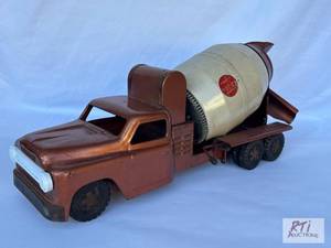 lot 10 image: Structo cement mixer truck, metal...