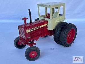 lot 14 image: International 1456 tractor, Turbo, ...