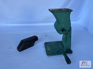 lot 40 image: Ice crusher and ice shaver...