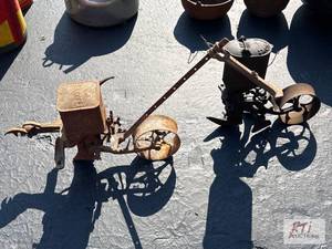 lot 47 image: Iron Age planter...