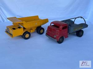 lot 54 image: ERTL dump truck and Structo dump tr...